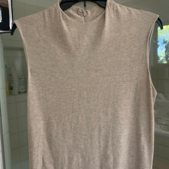 Vince set.  Simple elegance.  Faux knot wrap skirt-midi with matching shell. - Picture 3 of 12